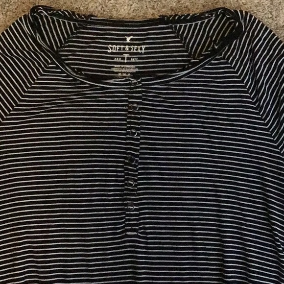Women’s Striped tee - Picture 2 of 3